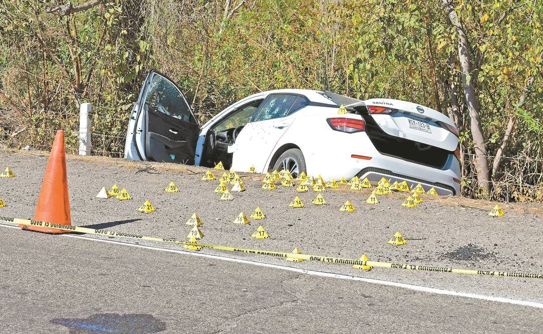 El ataque contra Joel Ernesto Soto se registró a la altura del kilómetro 85 de la carretera Benito Juárez. En el lugar se contaron más de 150 cartuchos percutidos. Foto: EFE
