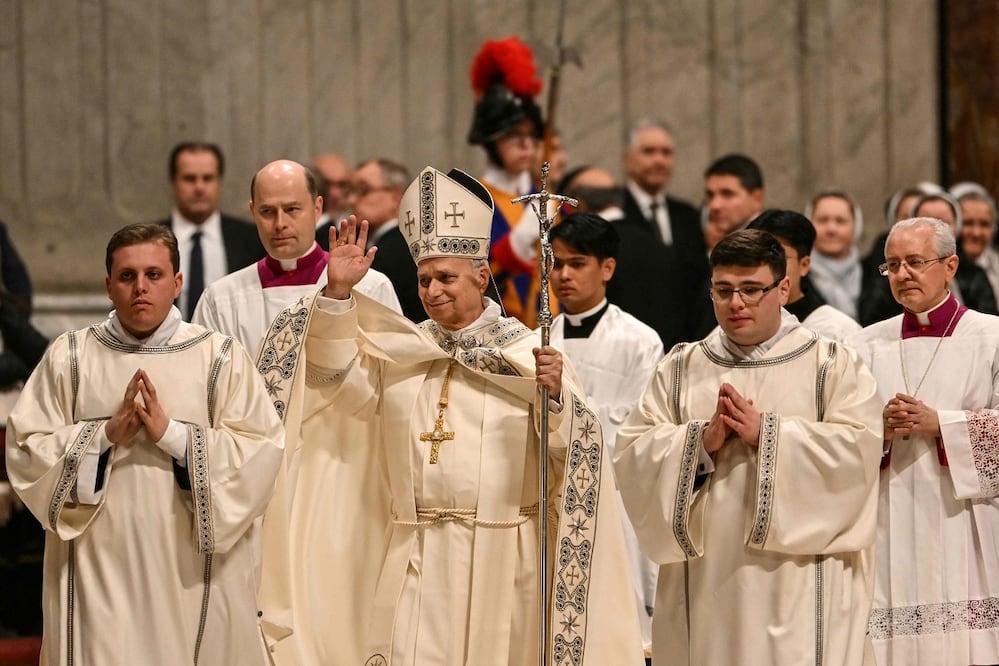 El papa León XIV preside el rito de las Primeras Vísperas en la basílica de San Pedro. FOTO: ALBERTO PIZZOLI. AFP