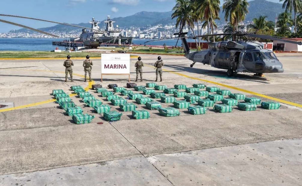 Elementos de la Secretaría de Marina (Semar) aseguraron casi dos toneladas de cocaína en Zihuatanejo, Guerrero, y arrestaron a dos personas. Foto: Especial