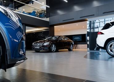 ¿Puedo comprar un auto solamente con efectivo?