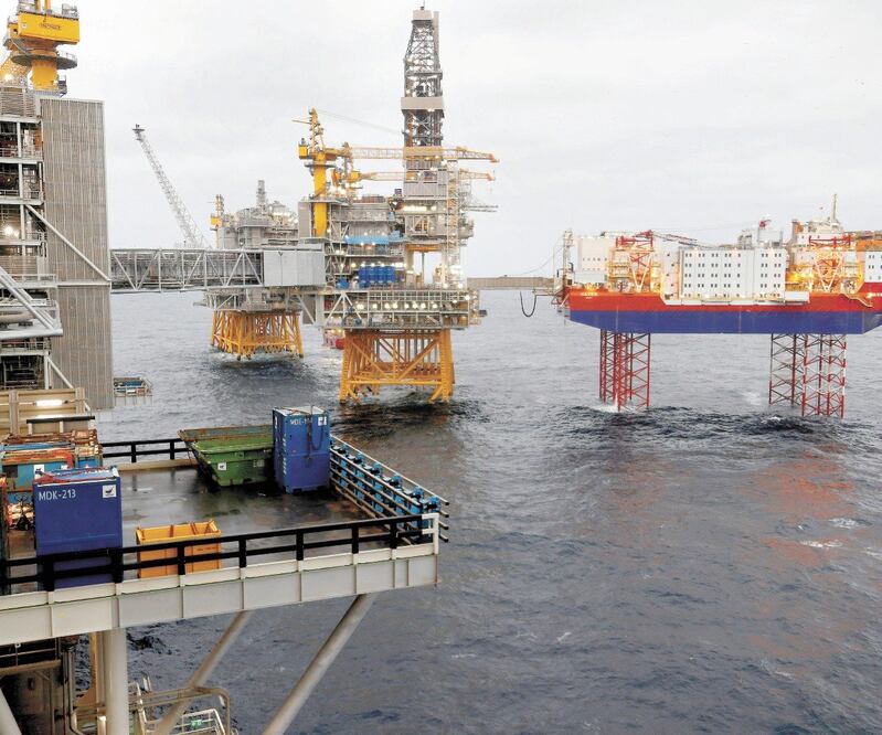 Panorama. El crudo del Mar del Norte terminó en 22.76 dólares por barril, el menor registro desde noviembre de 2002. Foto: INTS KALNINS. REUTERS