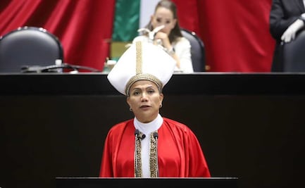 Vestida de Papa, diputada trans de Morena presenta iniciativa contra discursos de odio hacia comunidad LGBT