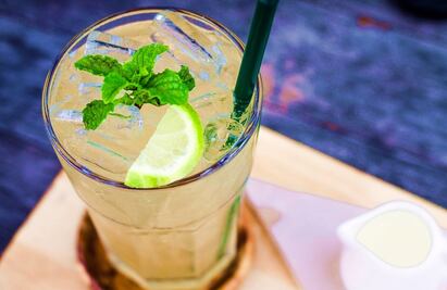 Beneficios del agua de limón con cúrcuma