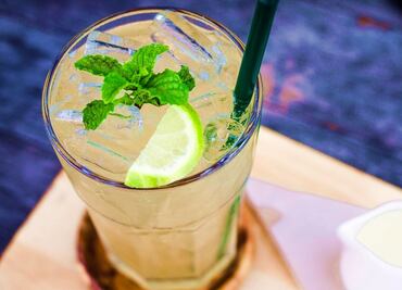 Beneficios del agua de limón con cúrcuma