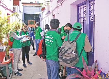 Complicado, primer día de visita a vecindades