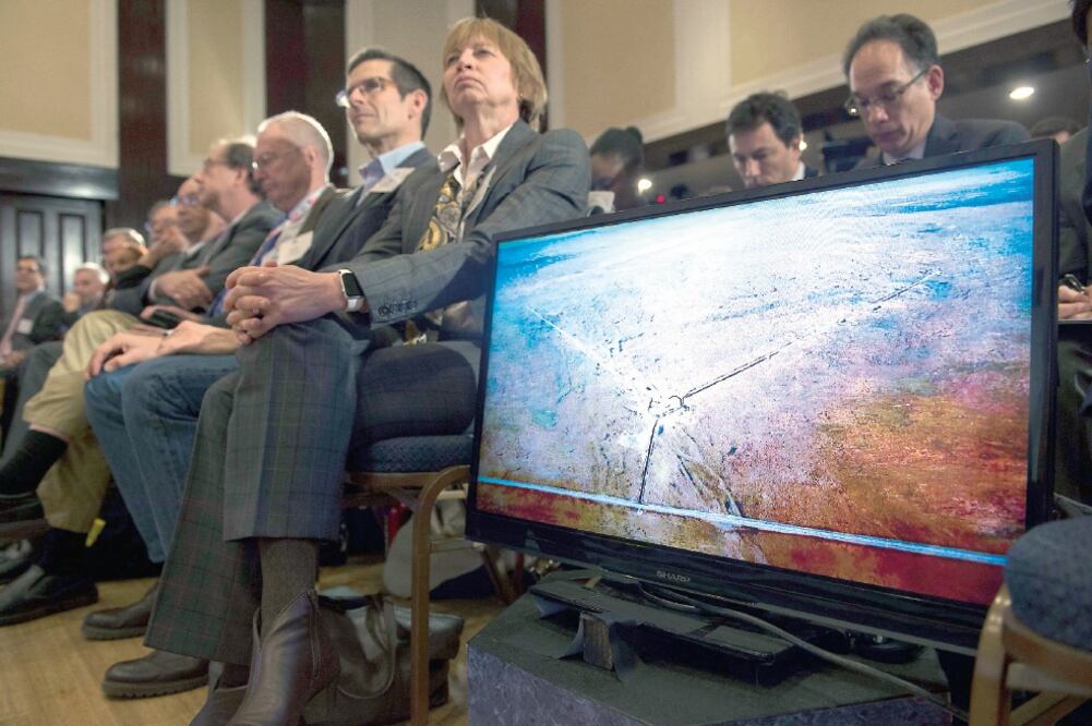 Científicos del proyecto LIGO durante la presentación del descubrimiento en Washington, Estados Unidos (SHAWN THEW. EFE)