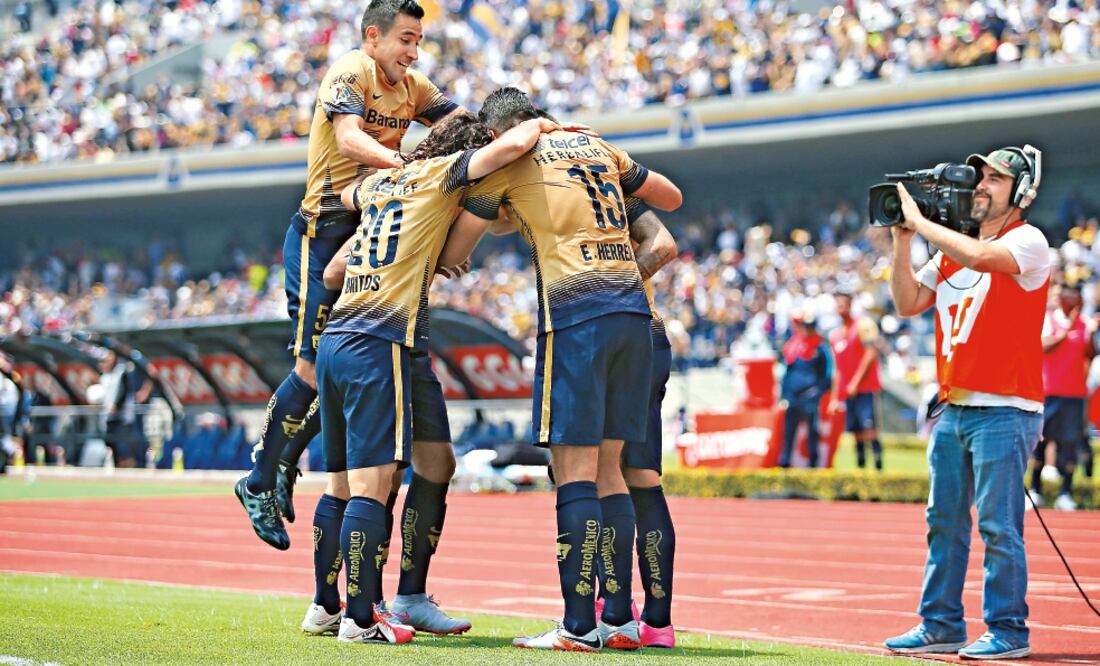 Los jugadores auriazules cada vez se ven más conjuntados con su futbol (AGUSTÍN CUEVAS. IMAGO7)