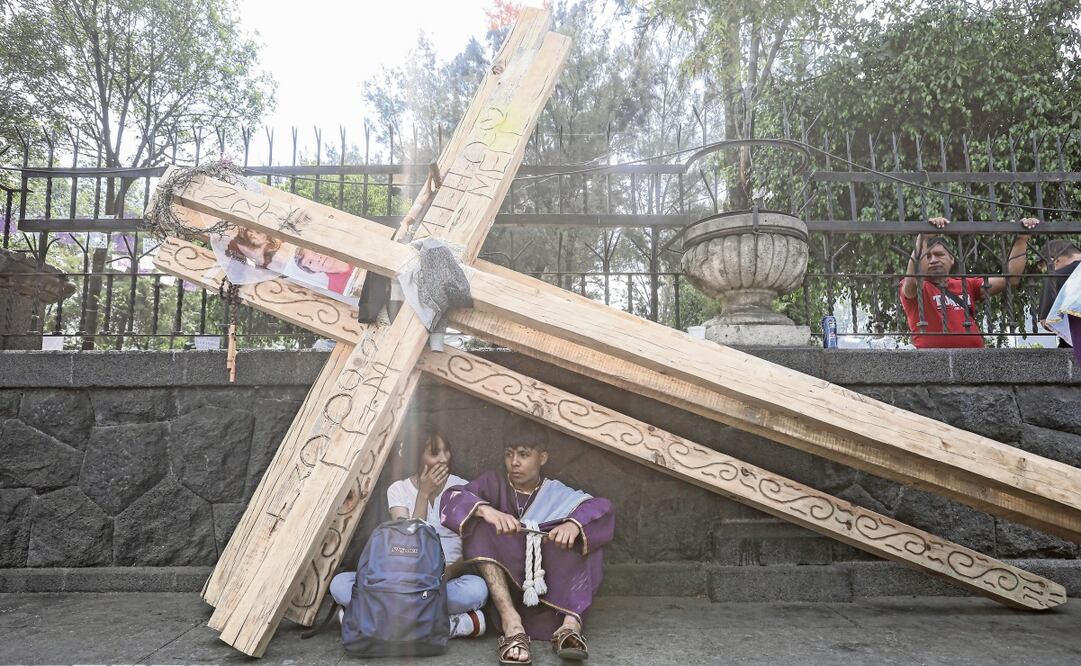 Ambiente alrededor de la 182 de la pasión de cristo en Iztapalapa Foto: Gabriel Pano / EL UNIVERSAL