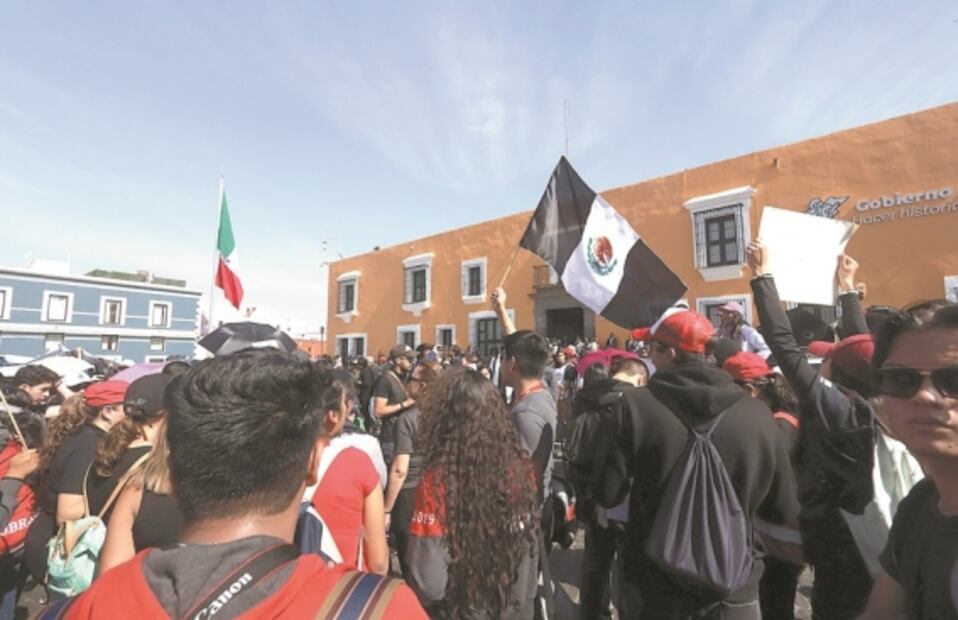 Miles de estudiantes marchan por justicia