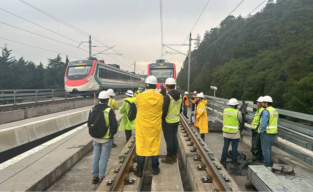 El Tren Interurbano México-Toluca realizó  pruebas operativas para su  llegada a la estación Santa Fe. Foto: Tomada de la cuenta de X de @SOBSECDMX
