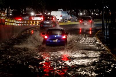 Se inunda bajo puente de Viaducto y Circuito Interior