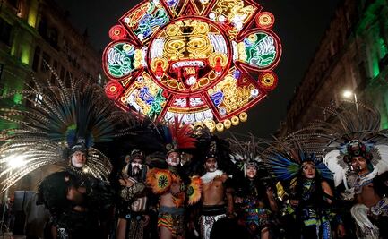 De las pirámides a Hidalgo; encienden alumbrado decorativo de las fiestas patrias en el Zócalo, FOTOS y VIDEOS