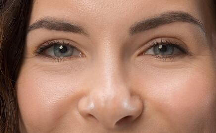 Cómo disimular las patas de gallo