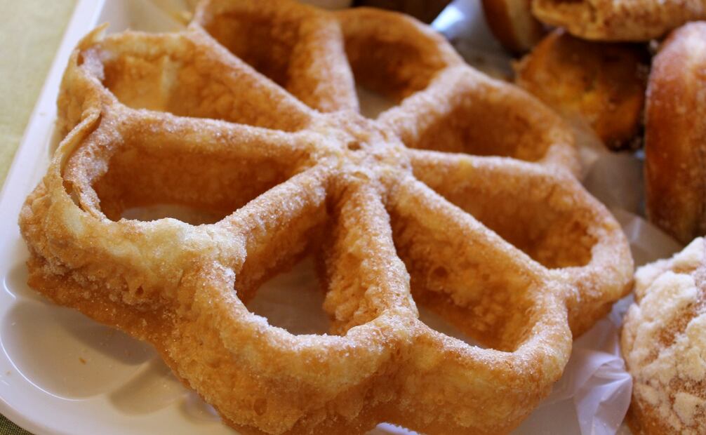 Los buñuelos se distinguen por su base de masa crocante. Foto: Wikimedia Commons