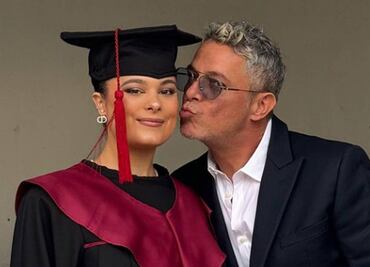 Alejandro Sanz sorprende a su hija Manuela el día de su graduación