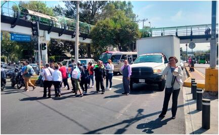 Trabajadores de alcaldía Xochimilco que fueron despedidos realizan bloqueo; exigen el pago de su liquidación