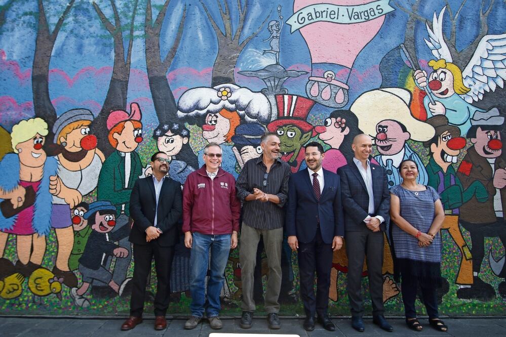 La Autoridad del Centro Histórico reinauguró el mural Sueño de una tarde de domingo en el callejón del Cuajo, de La Familia Burrón, ubicado en Regina.