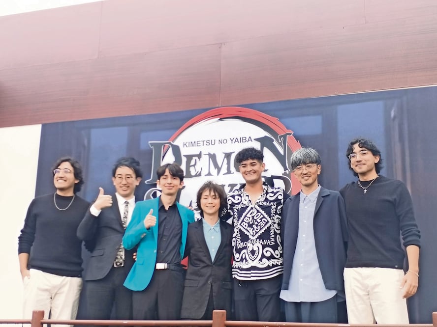Japoneses y mexicanos, entre creativos y actores, se dieron cita ayer en una plaza comercial para convivir con los fans del anime. Foto: Jorge Emilio Sánchez | El Universl