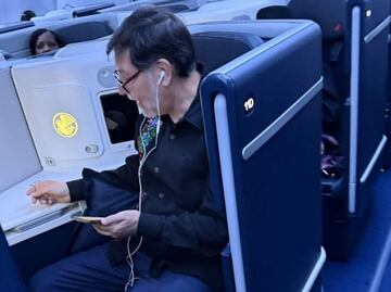 Fernández Noroña defiende su viaje a Francia; lanza reto a quienes lo critican