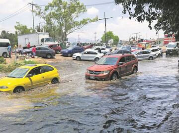 Qué hacer si tu auto se apaga al cruzar un charco de lluvia