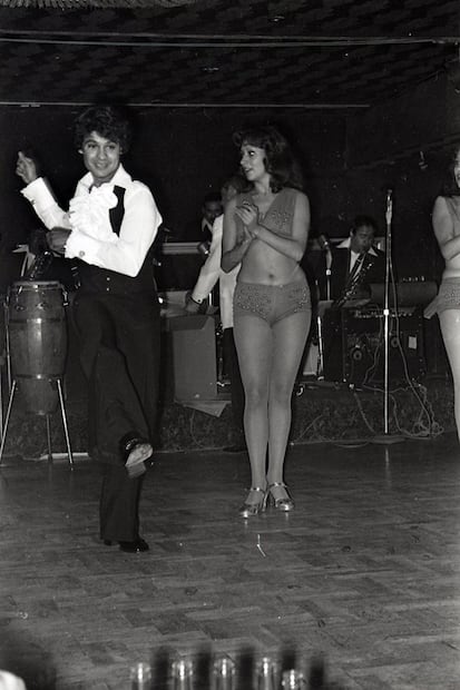 Debut de Juan Gabriel en el cabaret de Casino Royal, el 12 de junio de 1975. 
Foto: Ramón Romero/Archivo EL UNIVERSAL.