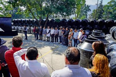 Avanza entrega de tinacos gratuitos en Tlanepantla