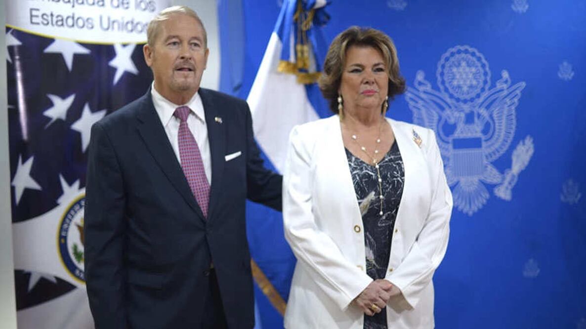 El embajador Ron Douglas Johnson y su esposa Alina. FOTO: ESPECIAL