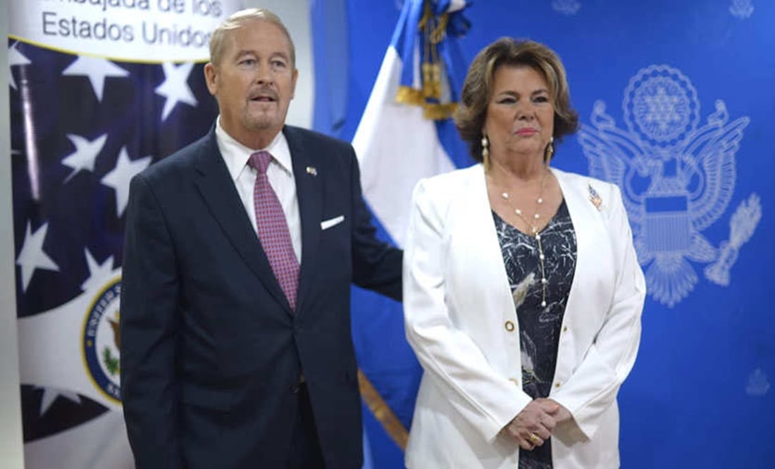 El embajador Ron Douglas Johnson y su esposa Alina. FOTO: ESPECIAL