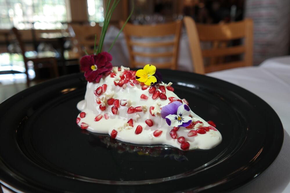 Delicia que ha sido llamada "platillo poblano por excelencia". Se prepara con chile poblano relleno de un guisado de picadillo y frutas cubierto con crema de nuez, perejil y granada.