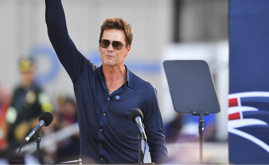 Tom Brady sale del retiro para conformar un equipo con estrellas de la NFL / Foto: AP
