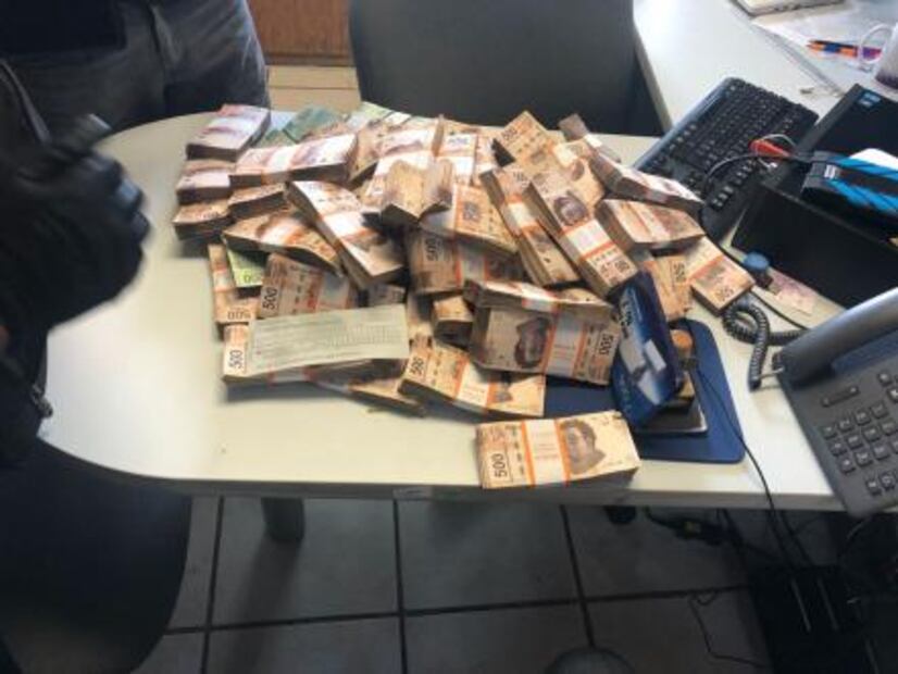 Detienen a policía de Acapulco con casi 3 millones de pesos en efectivo