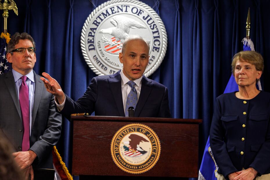 El Fiscal General Adjunto de la División de Seguridad Nacional del Departamento de Justicia de Estados Unidos, Matthew G. Olsen, habla durante una conferencia de prensa tras las declaraciones de culpabilidad del aviador Jack Teixeira. Foto: EFE