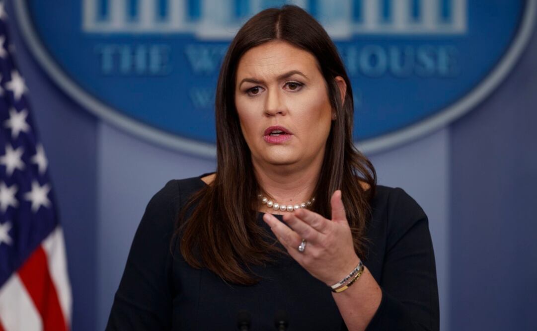 La portavoz de la Casa Blanca, Sarah Sanders, en una conferencia de prensa (Foto: AP)