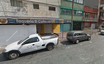 Dos atracan taquería, su familia los libera