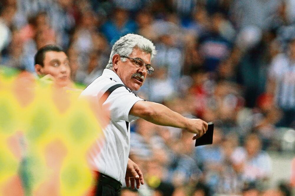 Le sacó la cartera a Chacón; lo bautizan en redes como ‘Lord Billetera' (ALFREDO LÓPEZ. JAM MEDIA)