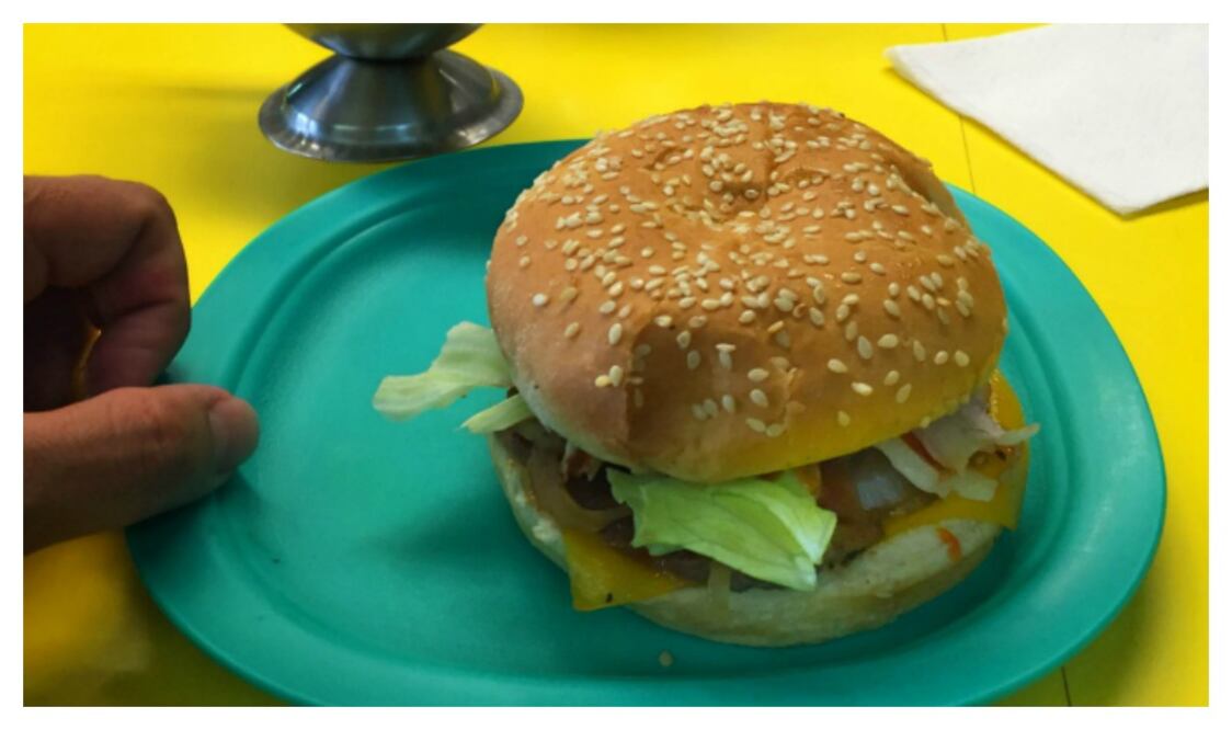 Foto: Alonso Ruvalcaba / Hamburguesa de Hollywood