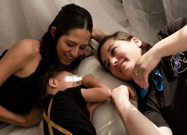 Dos mamás, un hijo y varios retos: así se vive la lesbomaternidad en México