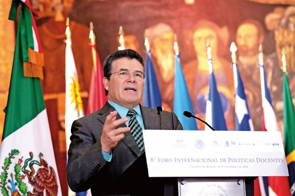 El dirigente del SNTE, Juan Díaz de la Torre, aseguró que la escuela pública debe defenderse de cualquier intento de privatización (ESPECIAL)