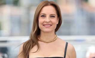 Marina de Tavira gana premio en Cannes por "Siempre soy tu animal materno" junto a elenco femenino