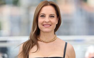 Marina de Tavira gana premio en Cannes por "Siempre soy tu animal materno" junto a elenco femenino
