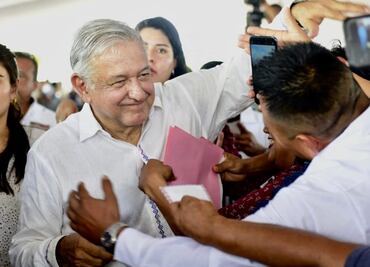 En la democracia es el pueblo quien manda, esa es la nueva política: AMLO