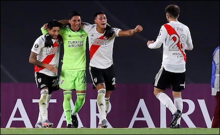 Con jugador de cancha en la portería y sin cambios, River gana en Libertadores