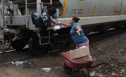 "Las Patronas" enfrentan a "La Bestia"