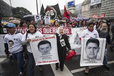 Piden justicia por los 43 en Argentina