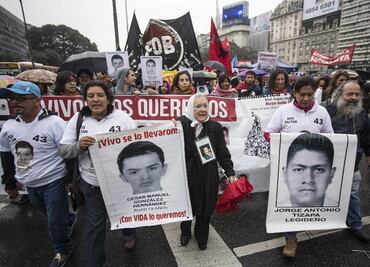 Piden justicia por los 43 en Argentina