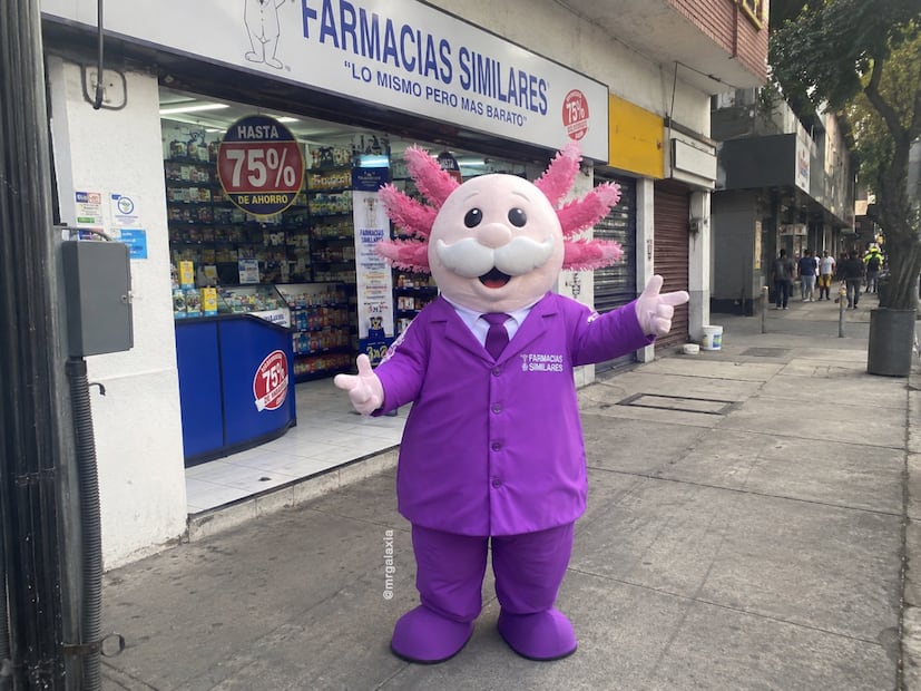 Usuarios apodaron a esta botarga del personaje "AjoloSimi". Foto: X @MrGalaxia