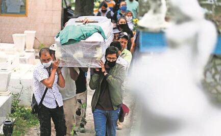 Los cementerios mexicanos ven la luz al final del túnel de la pandemia de Covid
