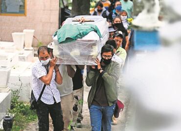 Los cementerios mexicanos ven la luz al final del túnel de la pandemia de Covid