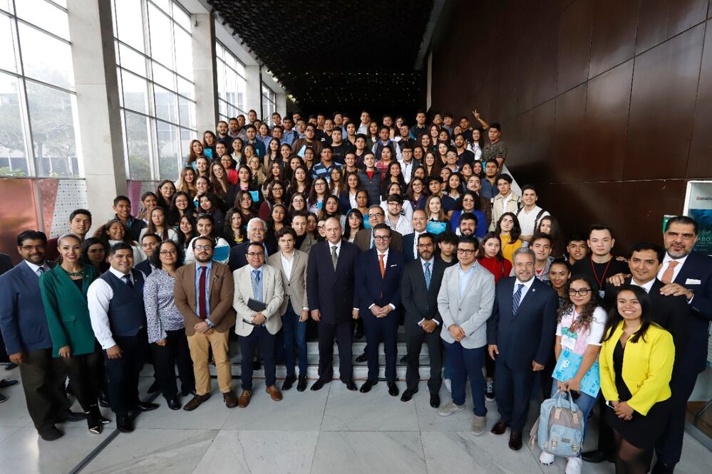 Directivos y editores se reunieron con estudiantes de la carrera de periodismo de diferentes instituciones/ Berenice Fregoso. EL UNIVERSAL
