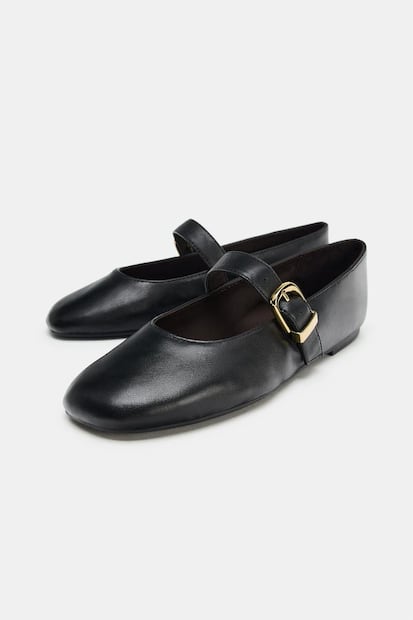 Ballerinas con hebilla. Foto: Zara